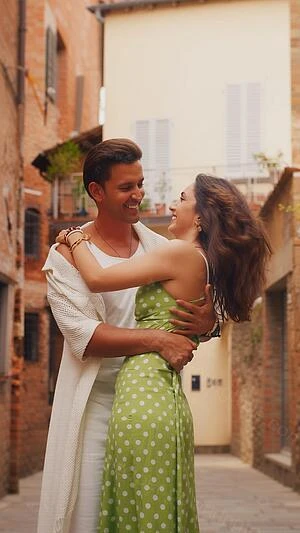 WAR 2 - Hrithik Roshan | Kiara Advani wallpaper